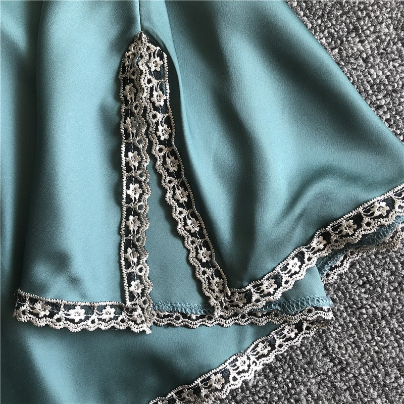 Robe de nuit avec motif dentelle