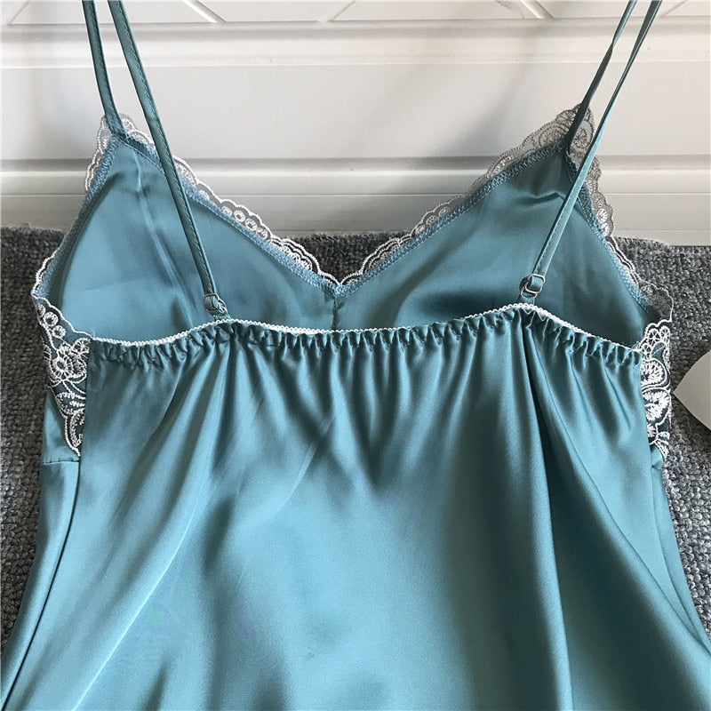 Robe de nuit avec motif dentelle