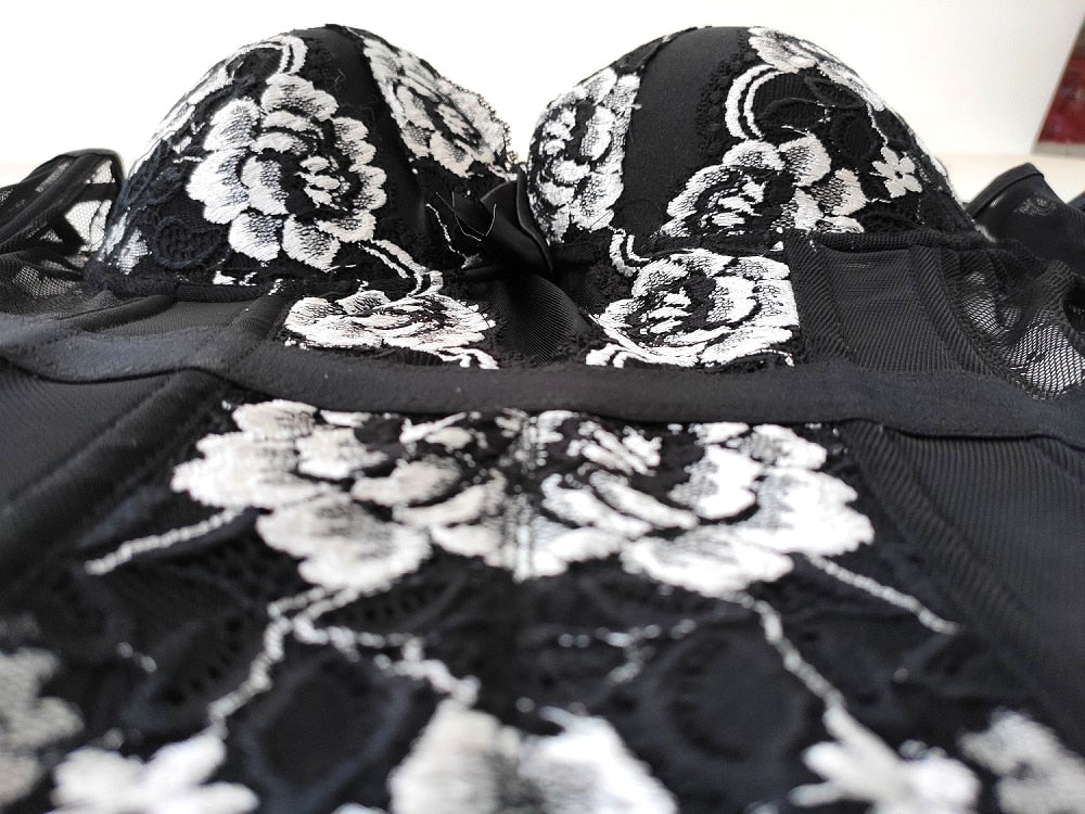 Corset en dentelle-Velonjara-Secret